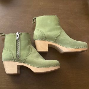 Swedish Hasbeens Zip It Emy Clog bolts size 39